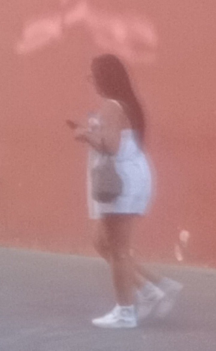 Alexglz_2's tweet photo. Paseando 11:00AM dirección asuntos sociales,pelo planchado,90 kg,tobillo amplio,espalda a lo Arnold,barriga gasifiquida de maltina...iPhone última generación y a arreglar ayudas y pagas..pancha clásica. https://t.co/2RAyFPzjA0