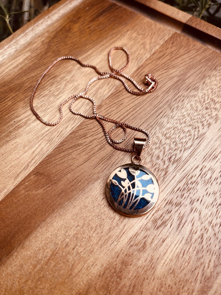antonioaburtoc's tweet photo. Colgante más Cadena (50 cms), par de aros … Cobre + Lapizlazuli 🇨🇱 todo esmaltado … 
Hecho con dedicación y cuidado 

#JoyasFinas 
#FelizMiércoles https://t.co/rVF7SCMAen