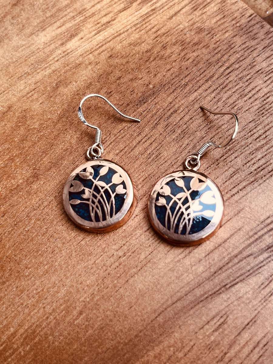 antonioaburtoc's tweet photo. Colgante más Cadena (50 cms), par de aros … Cobre + Lapizlazuli 🇨🇱 todo esmaltado … 
Hecho con dedicación y cuidado 

#JoyasFinas 
#FelizMiércoles https://t.co/rVF7SCMAen