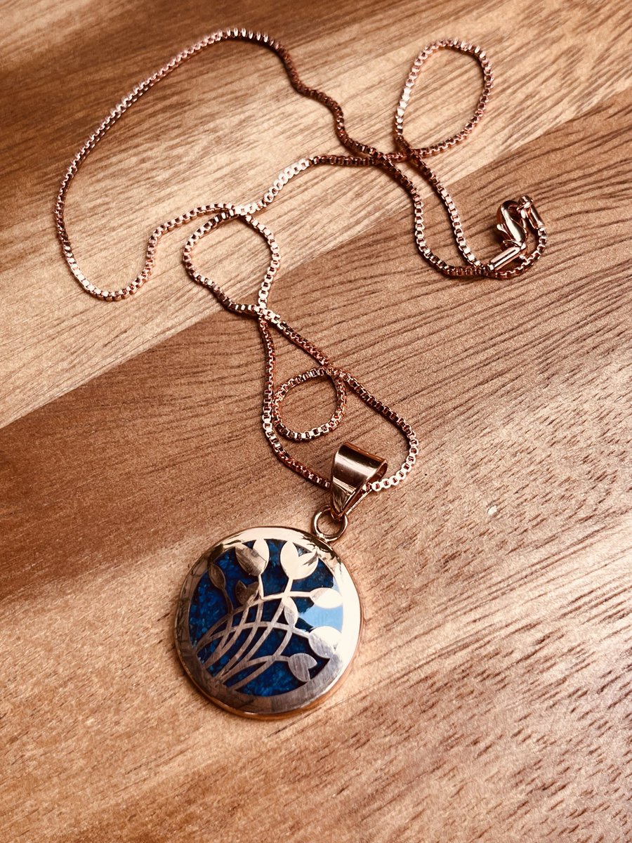 antonioaburtoc's tweet photo. Colgante más Cadena (50 cms), par de aros … Cobre + Lapizlazuli 🇨🇱 todo esmaltado … 
Hecho con dedicación y cuidado 

#JoyasFinas 
#FelizMiércoles https://t.co/rVF7SCMAen