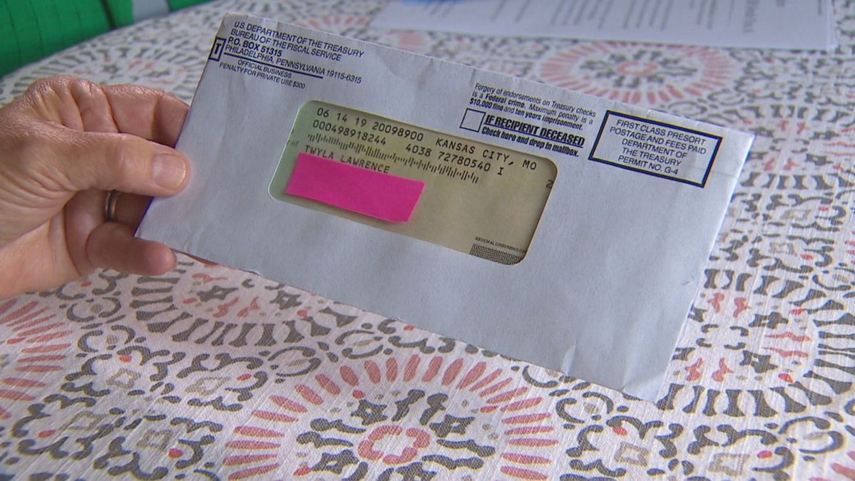 MarioNawfal's tweet photo. 🇺🇸 Trump just started mailing $500 ObamaCare refund checks to nearly 1 million Americans.

The White House says they were overcharged through HealthCare(dot)gov, and the money is coming from a $500 million pot of leftover fees.

More than 950,000 people across 30 states are getting a check, with Texas and Florida getting the most.

But it's a pretty specific group. If the government already helps pay your premium, or your state runs its own ObamaCare marketplace, no check for you.

The checks always seem to arrive right before an election though, don't they? 😂

Source: The Hill / Writer: Daniyal