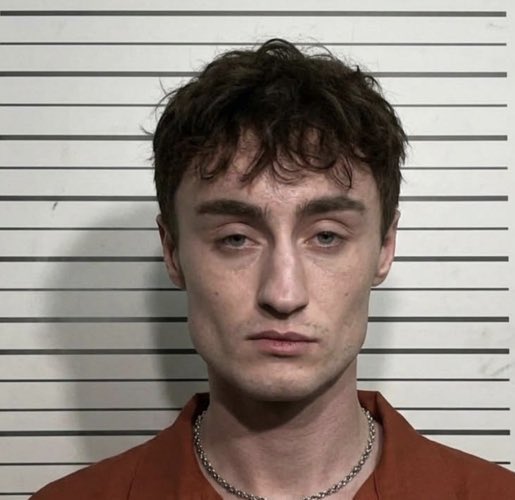midnightsxjoe's tweet photo. Gottmik serving mug even while getting arrested. #DragRace https://t.co/nSYIANRk3x