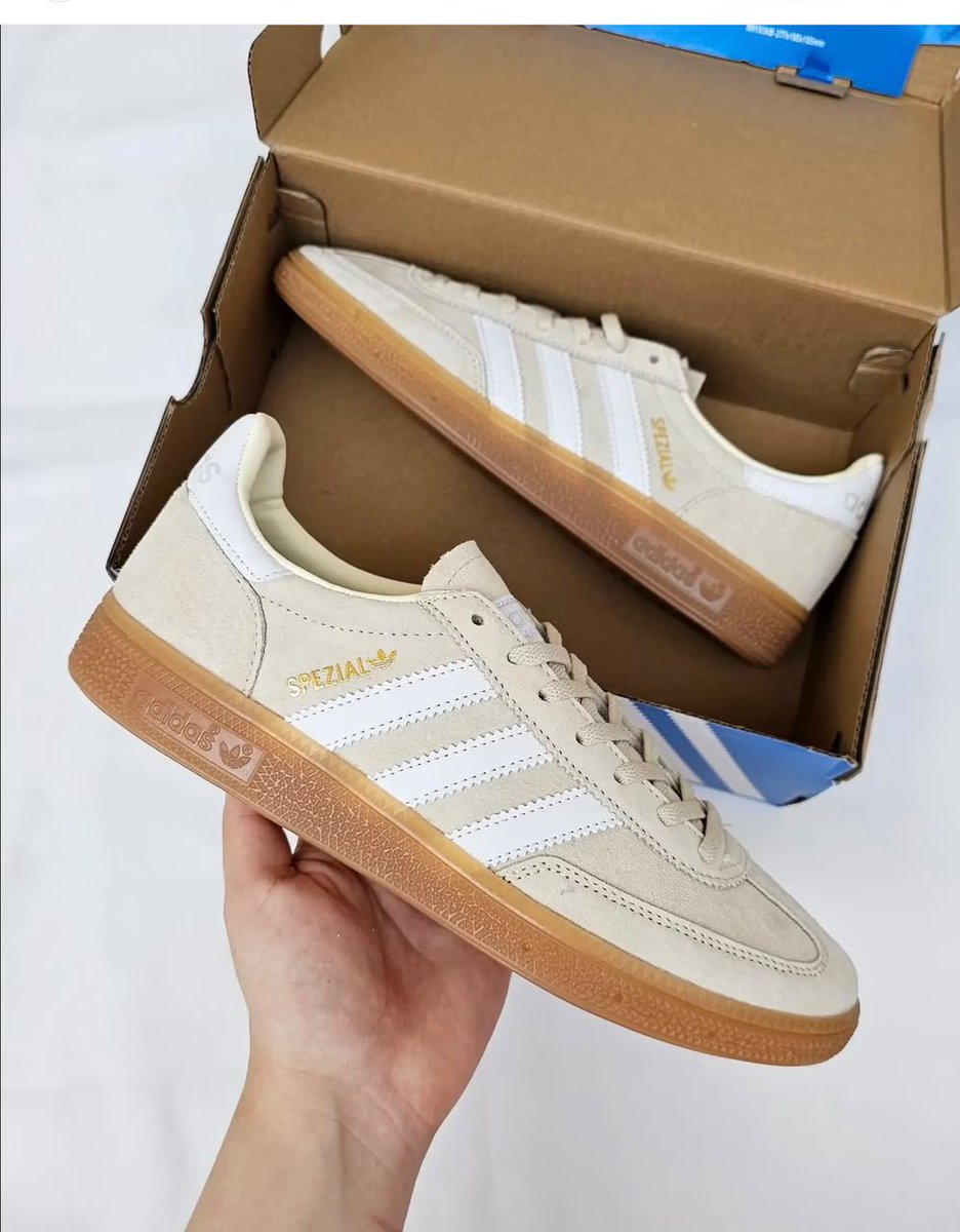 maisonsneaksn's tweet photo. Prix 🏷️ 20000fr https://t.co/tAqwzxuORP