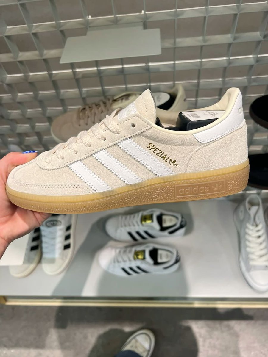 maisonsneaksn's tweet photo. Prix 🏷️ 20000fr https://t.co/tAqwzxuORP