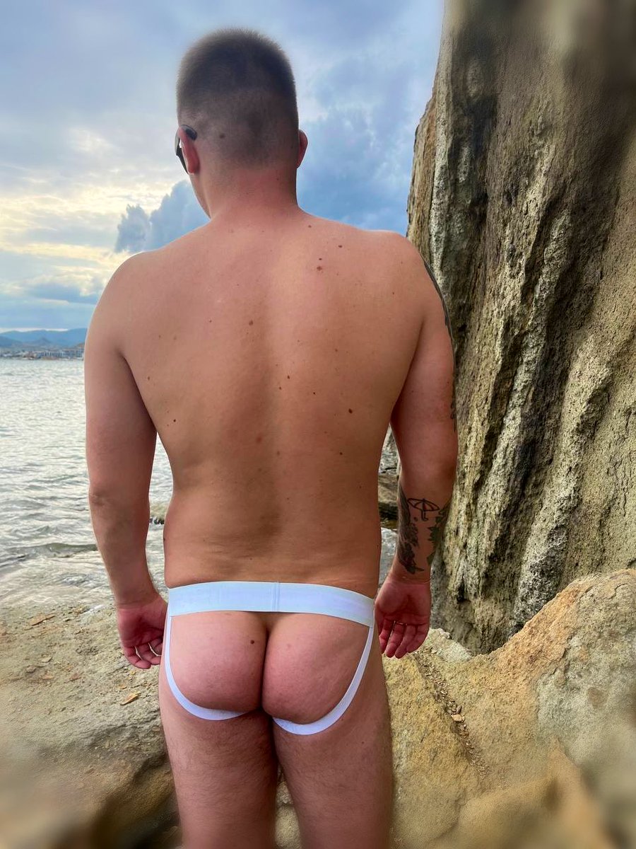 hot_bear_rus's tweet photo. 🏖️ My husband took me to a secluded beach to show off his personal slut. 😈🔥

A little wild, a little reckless… exactly how we like it. 🐻

#GayBears #RussianBears #GayMen #GayCouple #Bears #GayGuys #M4M #LGBTQ #NSFW #GayTwitter https://t.co/7ZPtuXg41Y