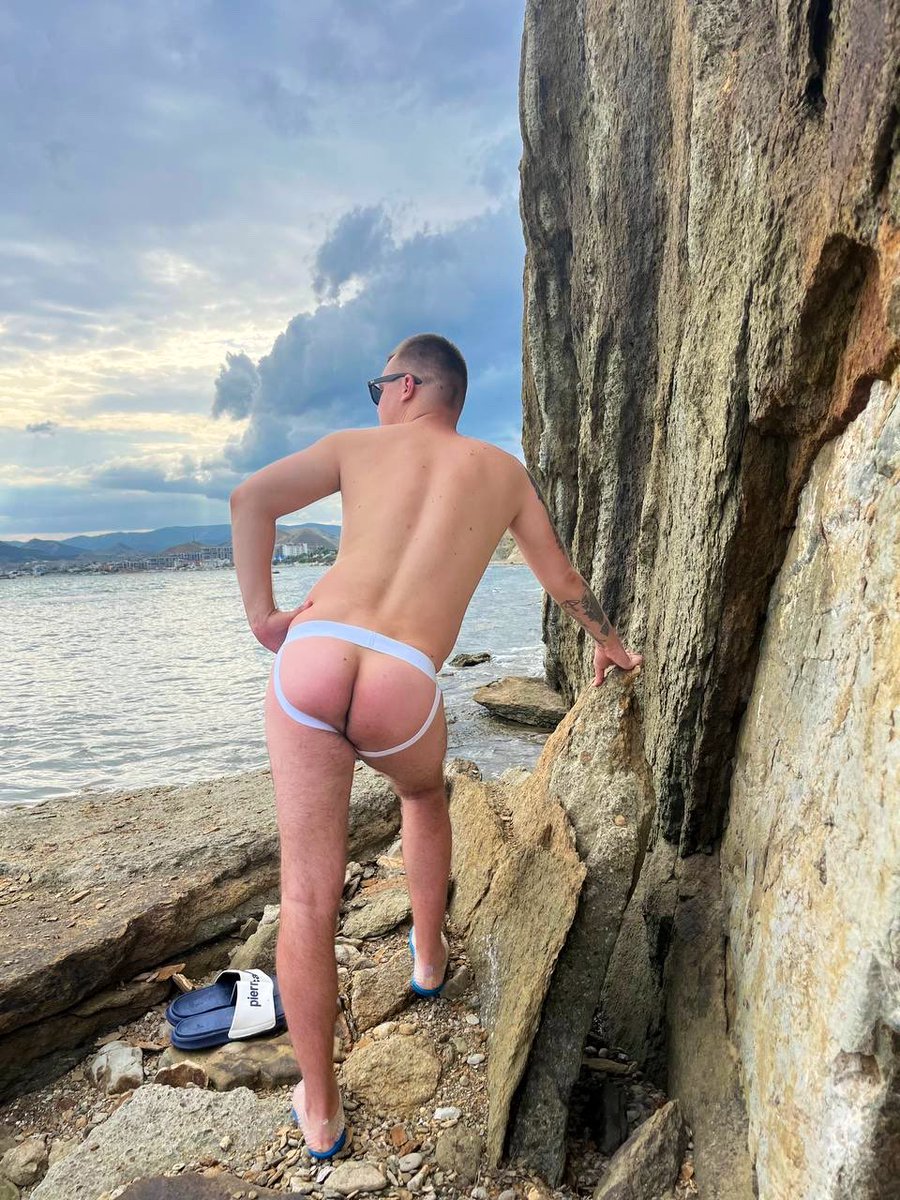 hot_bear_rus's tweet photo. 🏖️ My husband took me to a secluded beach to show off his personal slut. 😈🔥

A little wild, a little reckless… exactly how we like it. 🐻

#GayBears #RussianBears #GayMen #GayCouple #Bears #GayGuys #M4M #LGBTQ #NSFW #GayTwitter https://t.co/7ZPtuXg41Y