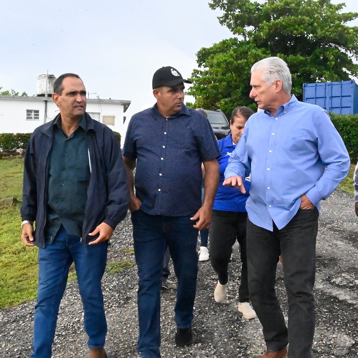 DiazCanelB's tweet photo. Estuvimos en la Planta Potabilizadora Norte-Habana y chequeamos allí el Programa para asegurar el abasto de agua, que avanza. Luego visitamos al productor Alexander Alfonso, de esos cubanos a los que las dificultades no los detienen.   

Comparto detalles:
https://t.co/UD9BEQRSLr https://t.co/wXSGNZE7Ec