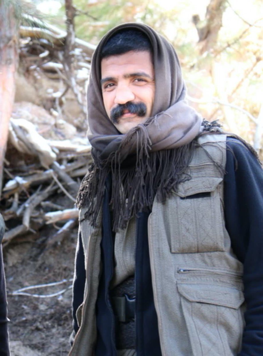 Siya___dare's tweet photo. Dayîka aşitîyê.
Dayika hevalê min.
Dayika min.
Serbilindim... https://t.co/bjgMJFQRdN