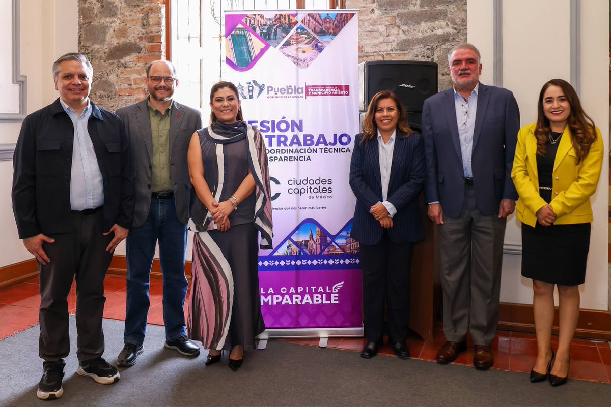 TodoCholulaMX's tweet photo. Puebla fortalece su participación en la agenda nacional de transparencia y gobierno abierto. @pepechedrauimx  tomó protesta a Laura García González como coordinadora de Transparencia de la ACCM, desde donde se impulsará el intercambio de buenas prácticas entre ciudades capitales https://t.co/FUlXHubbyO