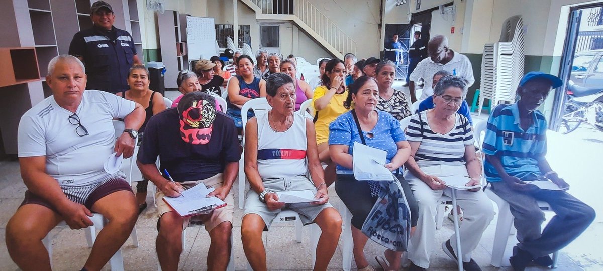 aquilesenlacomu's tweet photo. 📍 Casa Comunal Ángel María Canals

Seguimos acercando servicios que contribuyen al bienestar de nuestros vecinos, impulsados por el alcalde Aquiles Alvarez y la alcaldesa (s) Econ. Tatiana Coronel. 💙

A través de la Empresa Pública DASE, en articulación con la Dirección General de Vinculación con la Comunidad, se realizó una jornada de toma de medidas para lentes, brindando atención a los moradores de este sector. 👓✨

Continuamos trabajando de manera articulada para acercar servicios y oportunidades directamente a nuestros barrios, fortaleciendo el vínculo con nuestra comunidad. 🤝

💙 ¡Guayaquil No Se Detiene!

#GuayaquilNoSeDetiene
#AquiEstamos
#AquilesCumplimos
#ObraDeAquiles