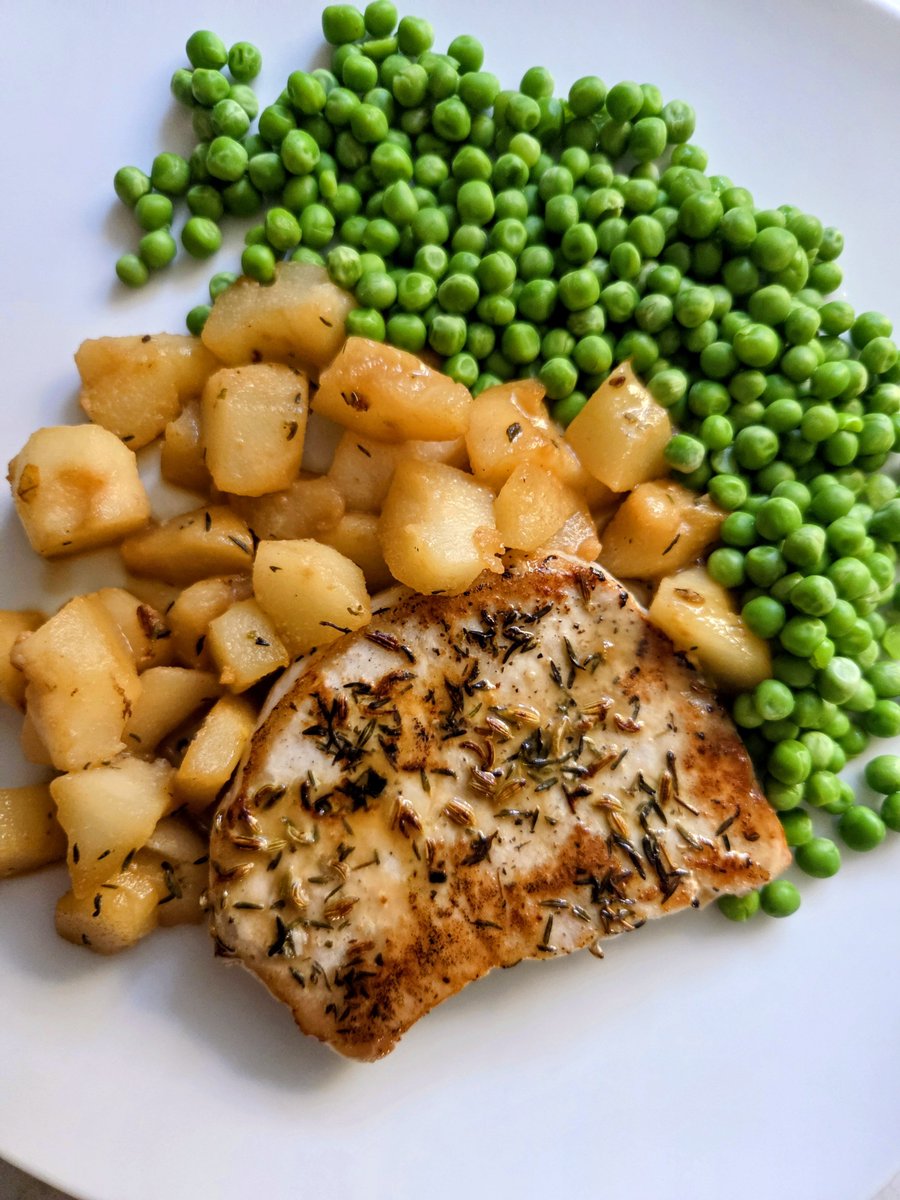 donnasfood's tweet photo. Sweet and Savory Pork and Pears 🐷🍐
This seasonal plate brings an unexpected sweet note from the #pears that works perfectly with the #pork.
Recipe here ⬇️
https://t.co/TFRelioXMA #recipeoftheday #whattoeatwednesday #dinnerfortwo https://t.co/vh1wSE3SPZ