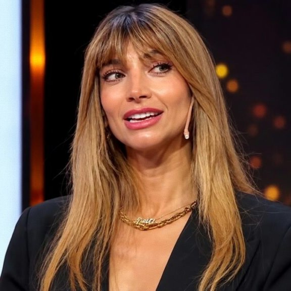 cin_diazch's tweet photo. Tanto Cinzia como Sol a lo largo de todo este tiempo afuera de la casa han demostrado la profesionalidad, el respeto y el agradecimiento que tienen por cada oportunidad. Han sabido sentarse al lado de personas que dijeron cosas nefastas sobre ellas y sus familias, y siempre mantuvieron su educación y altura.
Sus fandoms estamos orgullosisimos de ustedes ❤️‍🩹
#solangistas #CinziaFD #SolAbraham  #SolEnTodoLoContrario