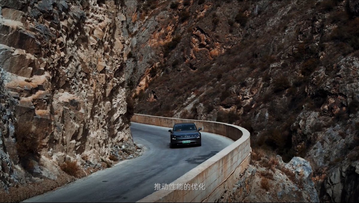 6211uxe833's tweet photo. [When the road narrows, slow down—don’t rush.]， https://t.co/2l1tKFJPkj