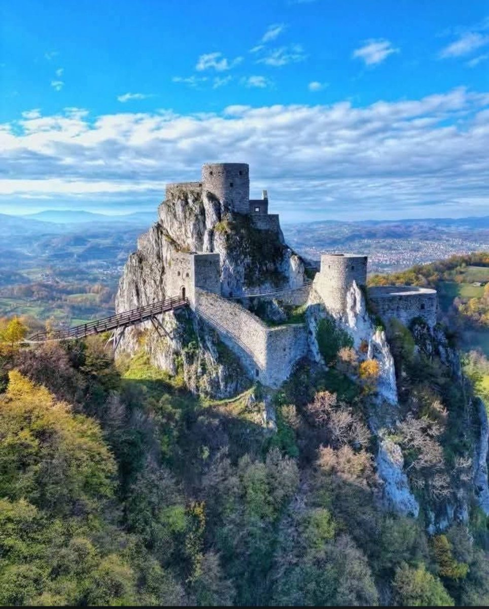 BosnaUzivo's tweet photo. Sa svojom bogatom kulturnom baštinom, netaknutom prirodom i istorijskim spomenicima, Bosna i Hercegovina nastavlja da privlači turiste iz celog sveta kao jedna od najautentičnijih destinacija u regionu. 🇧🇦
#BiH #TurizamBiH #VisitBiH https://t.co/6iC92m6DPF