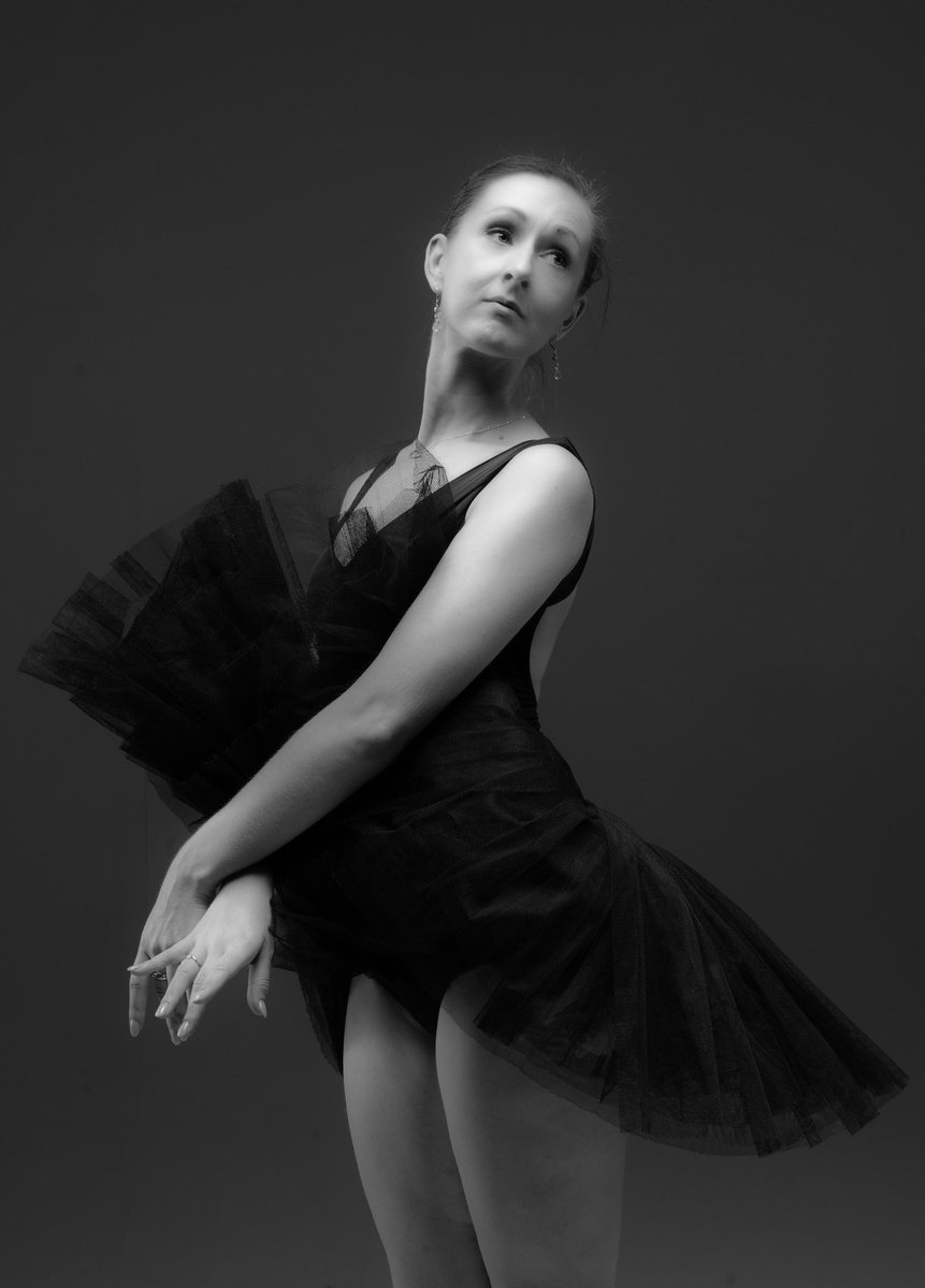 Snapperlen's tweet photo. The wonderful ballerina Caroline Rees photographed recently. https://t.co/XIvrD3Ix6A