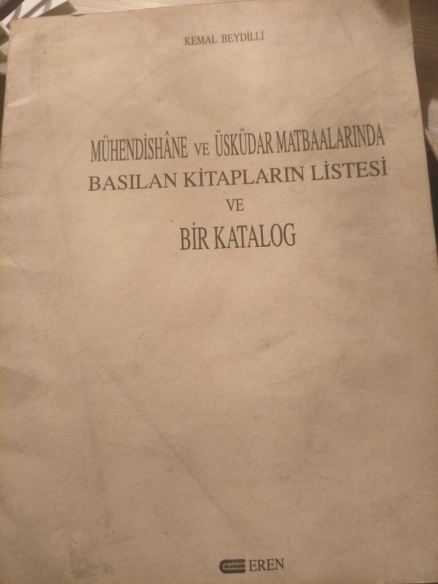 bibliomanium's tweet photo. Kemal Beydilli'nin hazırladığı kitabın ek bir kitapçığı olduğunu düşündüğüm 40 sayfalik eser.
Diğer tarafta kitabin kendisi. https://t.co/8Gtjx9t4Kn