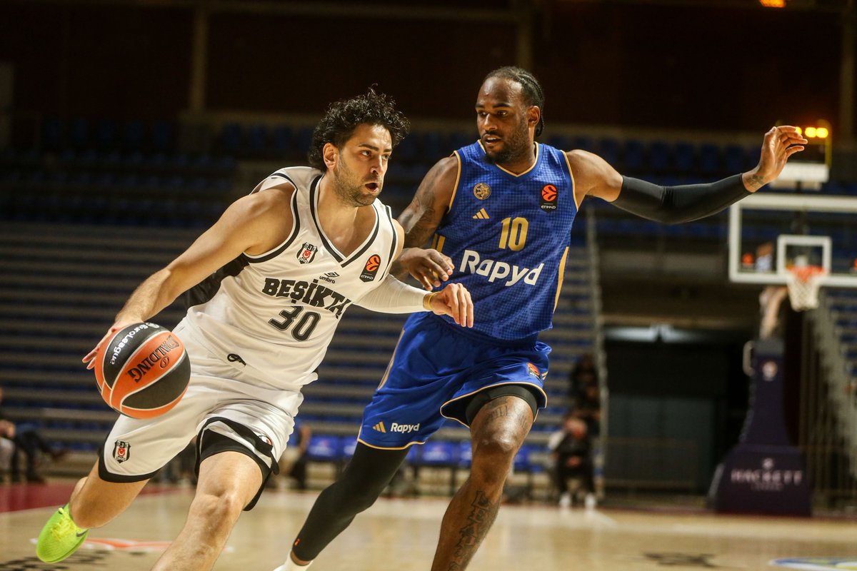 dodekabasket's tweet photo. KARA KARTAL'DAN İNANILMAZ GALİBİYET. 

Beşiktaş, Maccabi'yi 109-93 mağlup ederek EuroLeague'deki ilk galibiyetini aldı. https://t.co/QJzYbItd9x