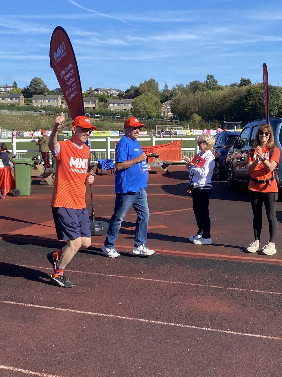 armleyartist's tweet photo. Brilliant afternoon running The Extra Mile with Sir Kevin Sinfield ! Well done to everyone involved today and especially to Kev and his team! Thinking of Rob 🧡
#MND #sirkev #7in7 #sirkevinsinfield #kevinsinfield #theextramile #onerobburrow #rugbyleague https://t.co/4w5H1OtCNb