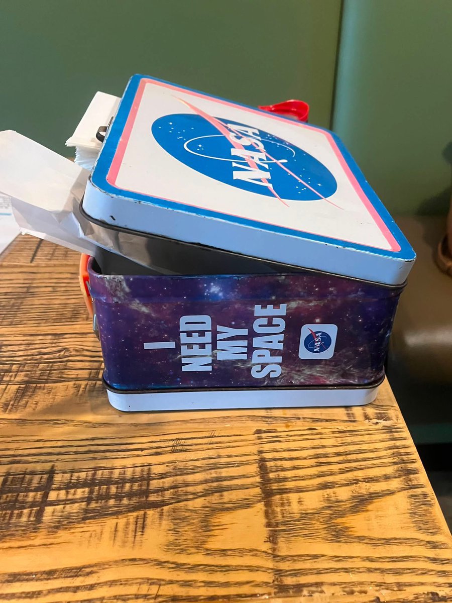 NicoleforAL's tweet photo. Shout out to Melt - Huntsville for using NASA lunchboxes to add local flair as well as functionality to the table. #Our67 #HuntsvilleAL #MadisonCounty #DineLocal #napkinholders #NASA #retro #creative https://t.co/z1PtjKKZaU