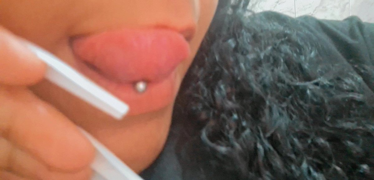 AngellBellin's tweet photo. tô com saudade do meu piercing🫪 https://t.co/PpQc46zDun