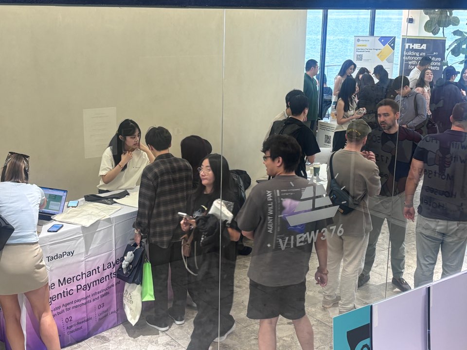 EthStorage's tweet photo. Sunset, Seoul, and conversations about the next onchain economy.
Great to connect around AI, payments, infrastructure, and how Web3 moves toward real-world adoption. https://t.co/2hlAZs5RQ3
