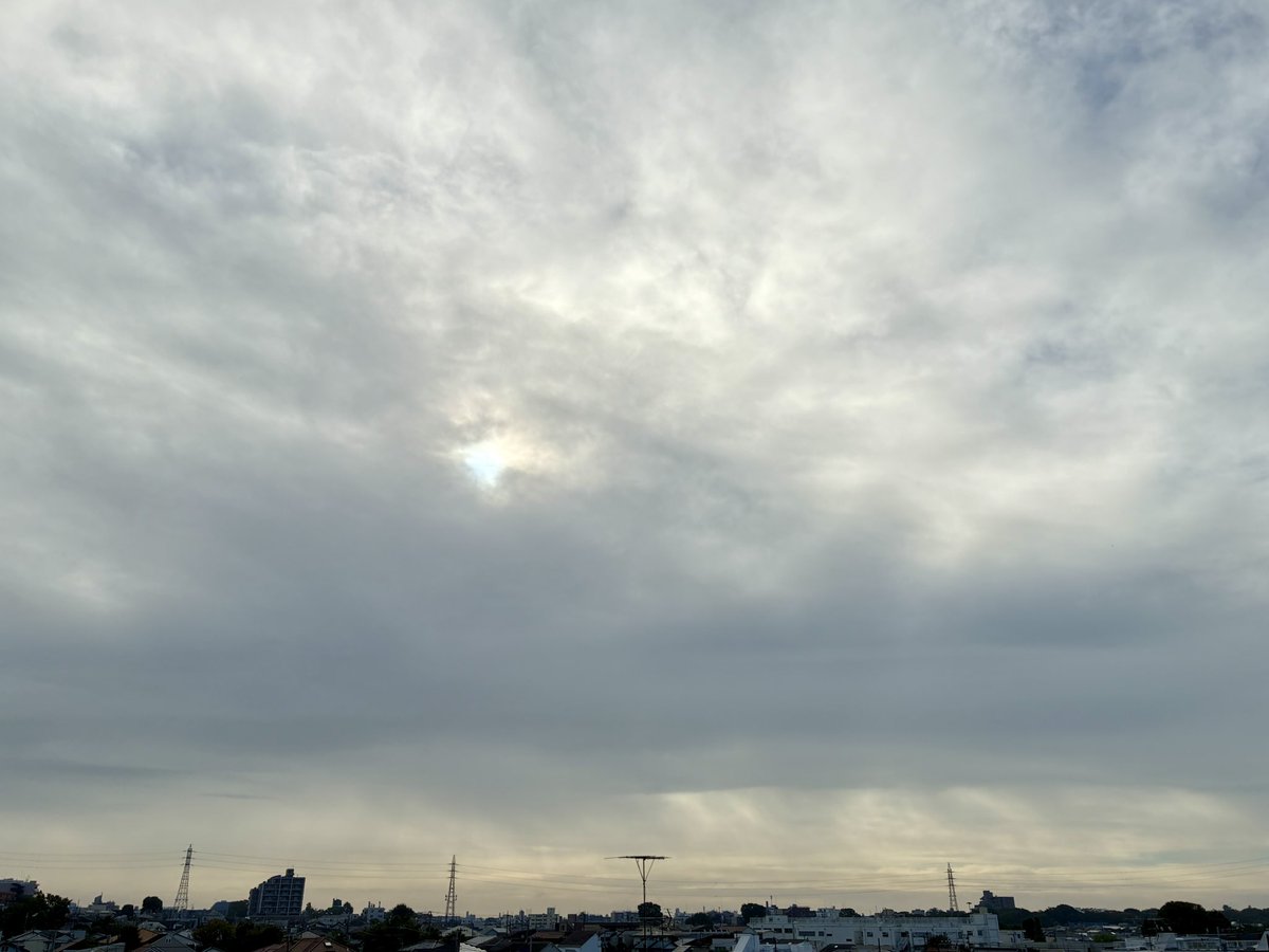 maesowan's tweet photo. おはよう。曇り。

俺の10月。
もうずっと晴れてくれ。

今月は下北沢leteでの弾き語りがあります。1年と4ヶ月ぶり。
秋の夜長、あなたの心臓包みたい。

《SOWAN55》
日時：10/20(火)19:30〜
会場：下北沢lete
料金：¥3000(要1order)

ご予約↓(コメント欄) https://t.co/ntadppWKQc