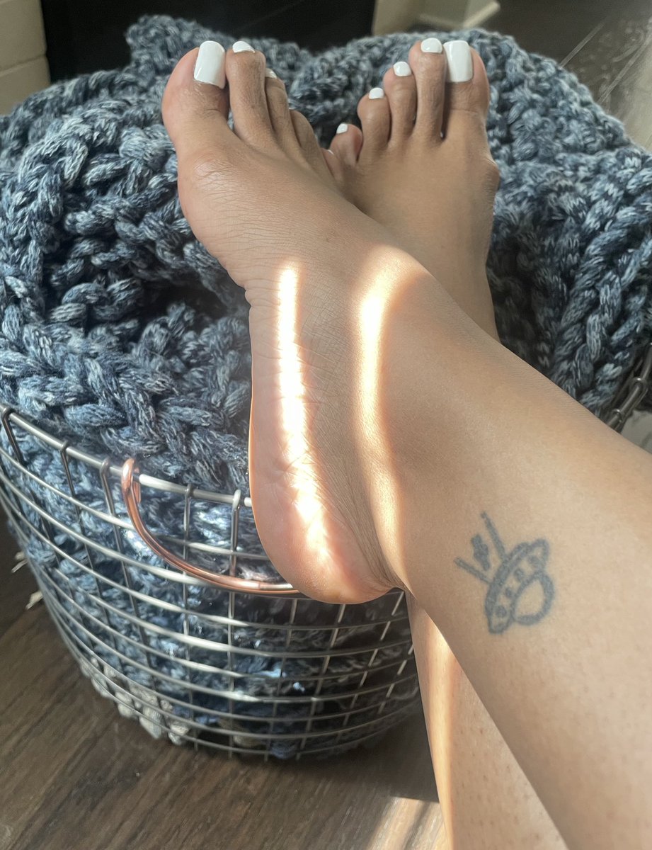 HuniDiptHeelz's tweet photo. https://t.co/xWR7nSFHXf

#feet #footfetish #feetpics #toes #soles  
#prettyfeet #highheels #fishnets #stockings  
#legmodel #fetish #feetlover #feetgoddess https://t.co/HozDIc3TID