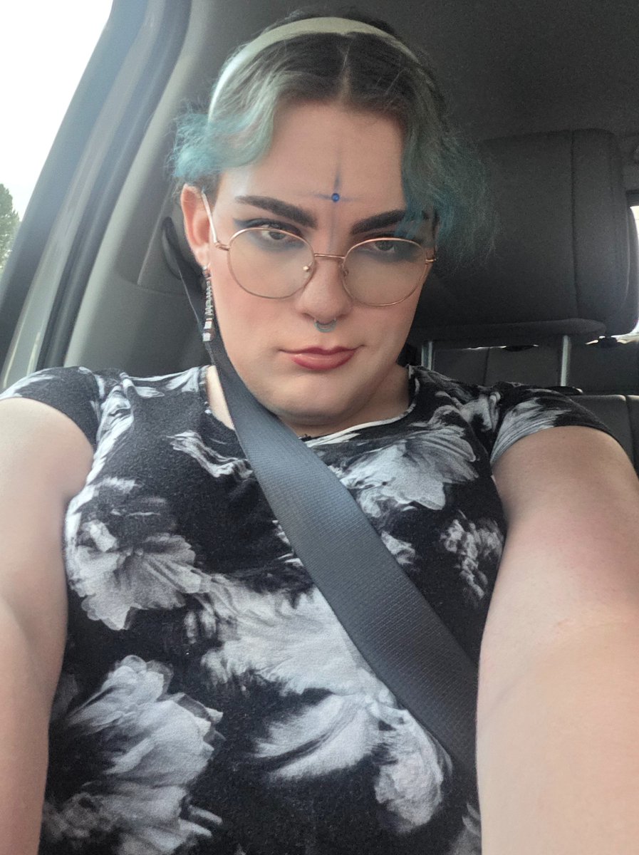 Real_GIA_Music's tweet photo. Ur girl looks at you like this, WYD? https://t.co/96gLUmFoy6