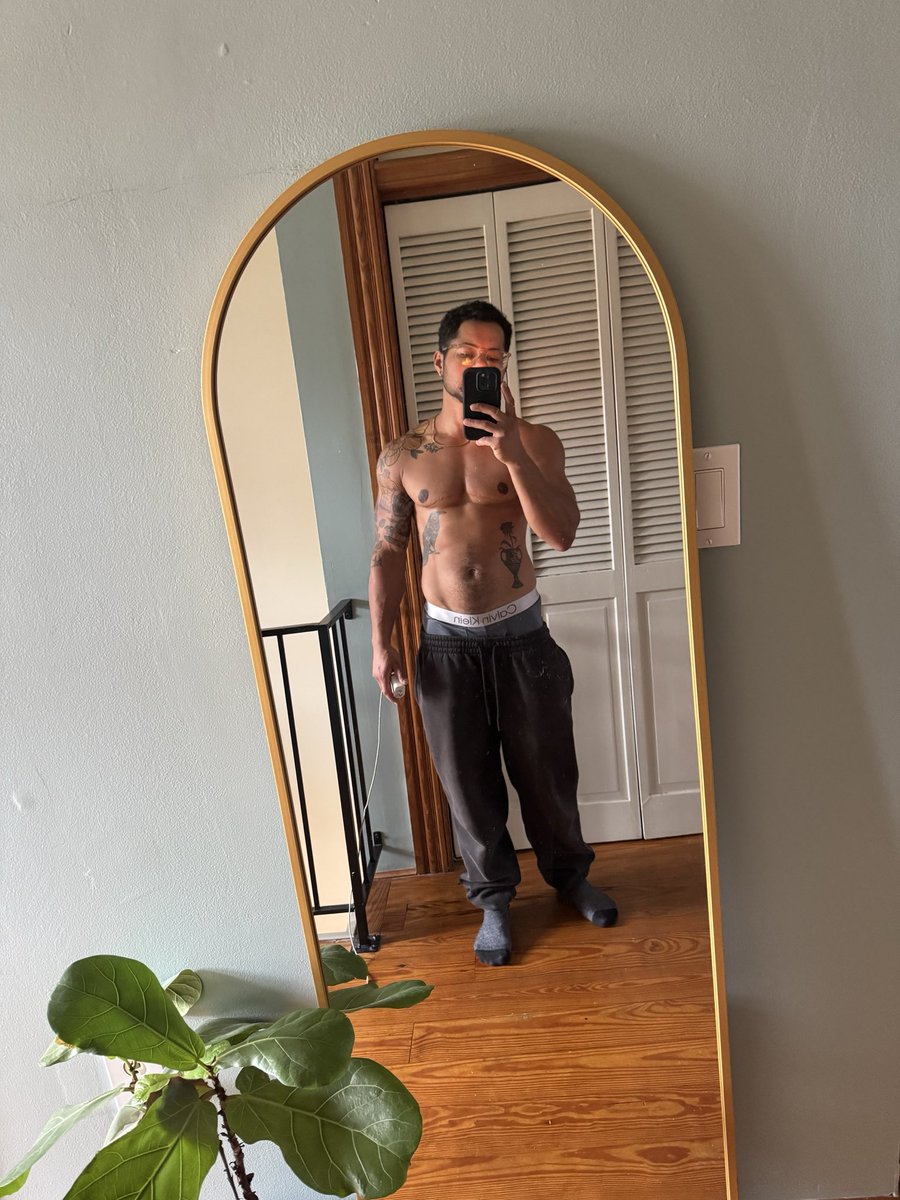 RainRansom's tweet photo. Morning :)

#ftm #trans #fitness #gaynyc #queernyc https://t.co/rEe6VmmgCQ