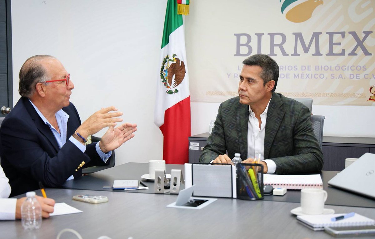 Carlos_UlloaP's tweet photo. Hoy sostuvimos una reunión de trabajo con @devillafranca , presidente ejecutivo de la Asociación Mexicana de Laboratorios Farmacéuticos (@amelaf).

Durante el encuentro, dialogamos sobre los retos y oportunidades del sector salud, así como sobre la importancia de fortalecer el trabajo conjunto en materia de medicamentos y abasto, siempre con el objetivo de contribuir al bienestar de las y los mexicanos.

Seguiremos sumando esfuerzos para avanzar hacia un sistema de salud más sólido y con mejores resultados para México.