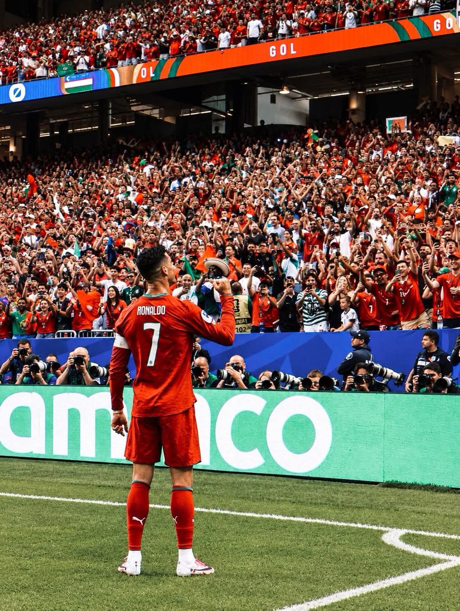 Noitedecopa's tweet photo. Fim.

🇵🇹 Ronaldo por Portugal:

• 234 jogos
• 146 gols
• 37 assists ( Opta )
• 10 Hat tricks
• 03 Títulos https://t.co/cnmonEqWRE