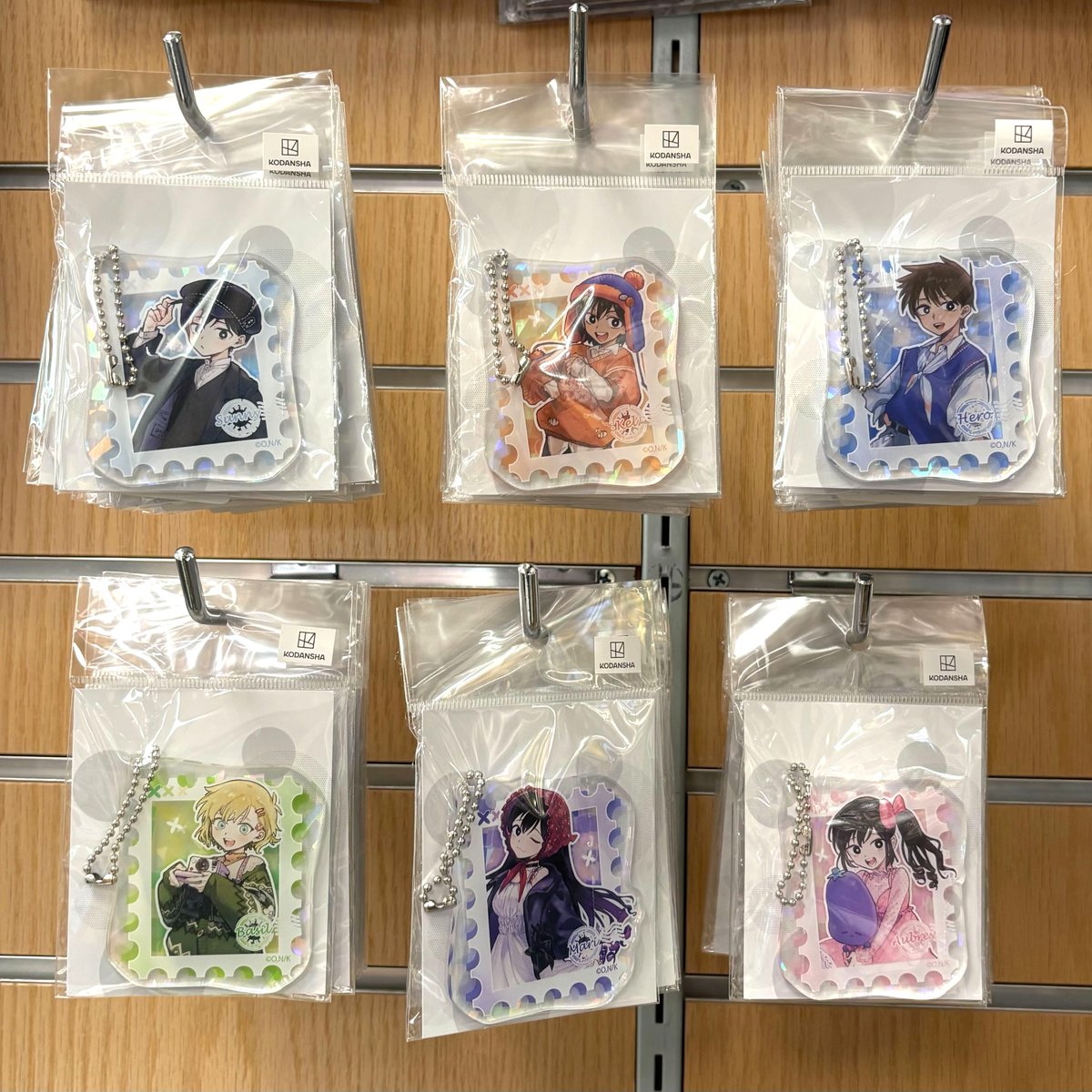 KinokuniyaUSA's tweet photo. Your OMORI collection is calling! 🌻✨

Pick up acrylic stands, keychains, badges, and more, now available at select Kinokuniya stores*!

*Please contact your local Kinokuniya for availability. https://t.co/OMhiijp3KK