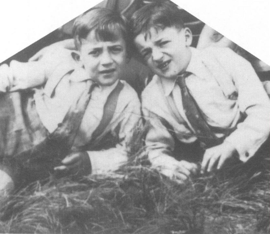 AuschwitzMuseum's tweet photo. 1 October 1924 | Polish Jews, Chaim and Wolf Perel, were born in Warsaw. They emigrated to France.

They were deported to #Auschwitz from #Drancy on 19 July 1942.  They were both registered in the camp. Chaim perished on 29 September, Wolf on 2 October 1942.  
---

Online lesson about Jewish prisoners at KL Auschwitz: https://t.co/jnVYhFZF8b