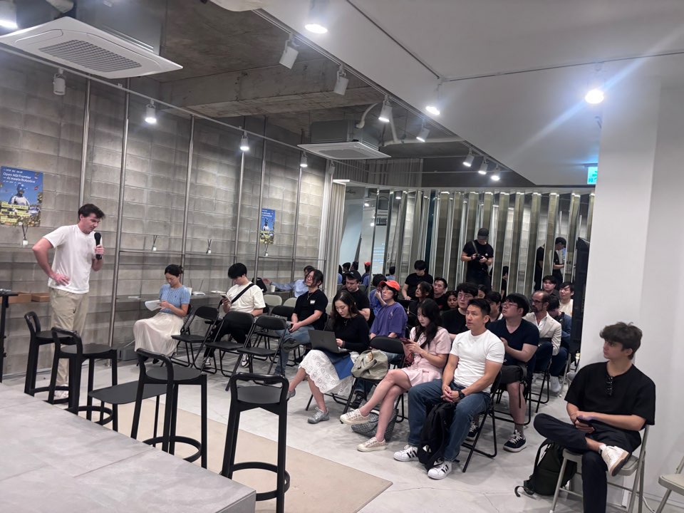 EthStorage's tweet photo. From decentralized infrastructure to open AI — stopping by Open AGI Frontier at #KBW2026.
Interesting conversations around agents, robotics, and what truly open infrastructure could look like. https://t.co/XbxuvMlrTE