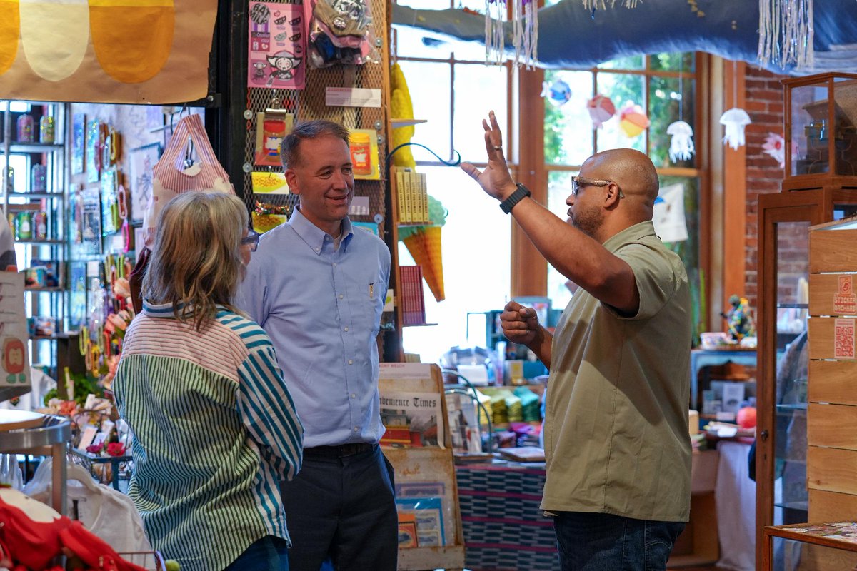 ORSecretaryRead's tweet photo. Our communities need small businesses, like Portland Cargo, to grow and thrive. That's why I meet with business owners, large &amp; small, to make sure we understand their challenges and where government can help them or stay out of their way. Thanks for uplifting our entrepreneurs! https://t.co/1aSSHzmjW7