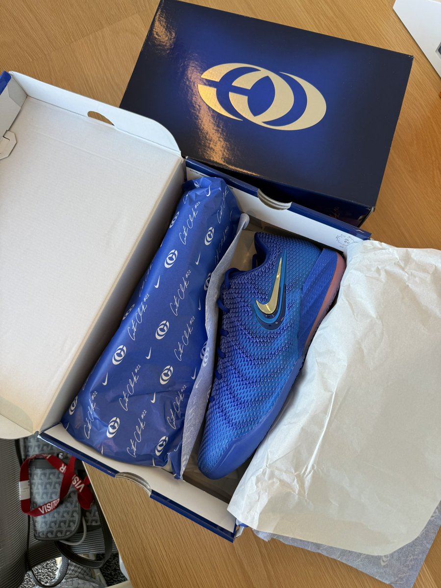 JaeTips's tweet photo. Nike La greeted me with gifts https://t.co/vJmVlsh6wF