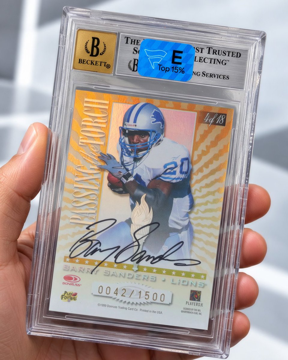 altxyzofficial's tweet photo. Walter Payton and Barry Sanders both signed this card 😮

Bid here: https://t.co/jPQsWCDKD9 https://t.co/PmSaN1J64j