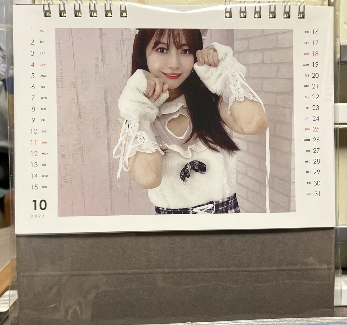 botton19's tweet photo. 1年ぶりの10月おたよーございます😃
いつも同じ事言ってますが早いものですね🙄
どうやら今年のカレンダーには、私自身の不得の至りにより嫁たんのサインを戴けないままになりそうです😓 https://t.co/uxiosCZma8