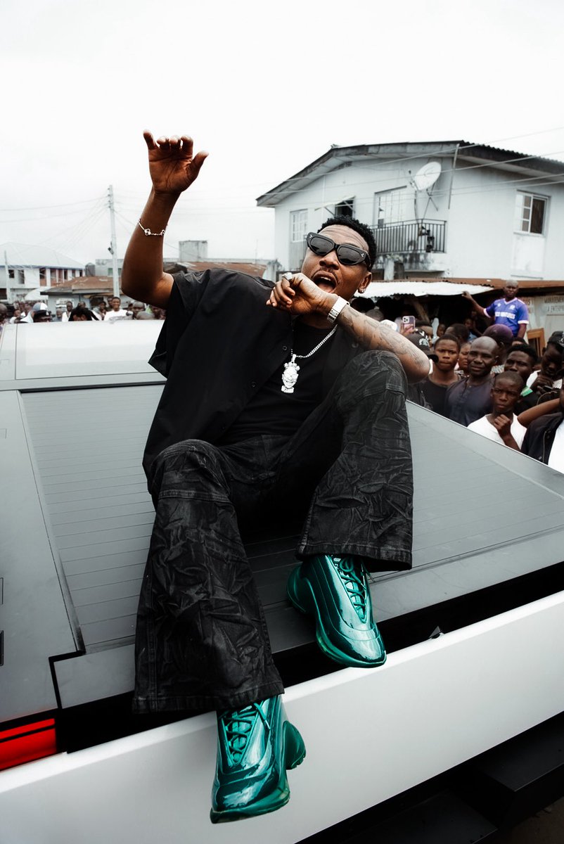 Mayorkun's tweet photo. KALUBA VIDEO OUT NOW!!!
https://t.co/sWUAlChmM0 https://t.co/rgG1TUrIBi