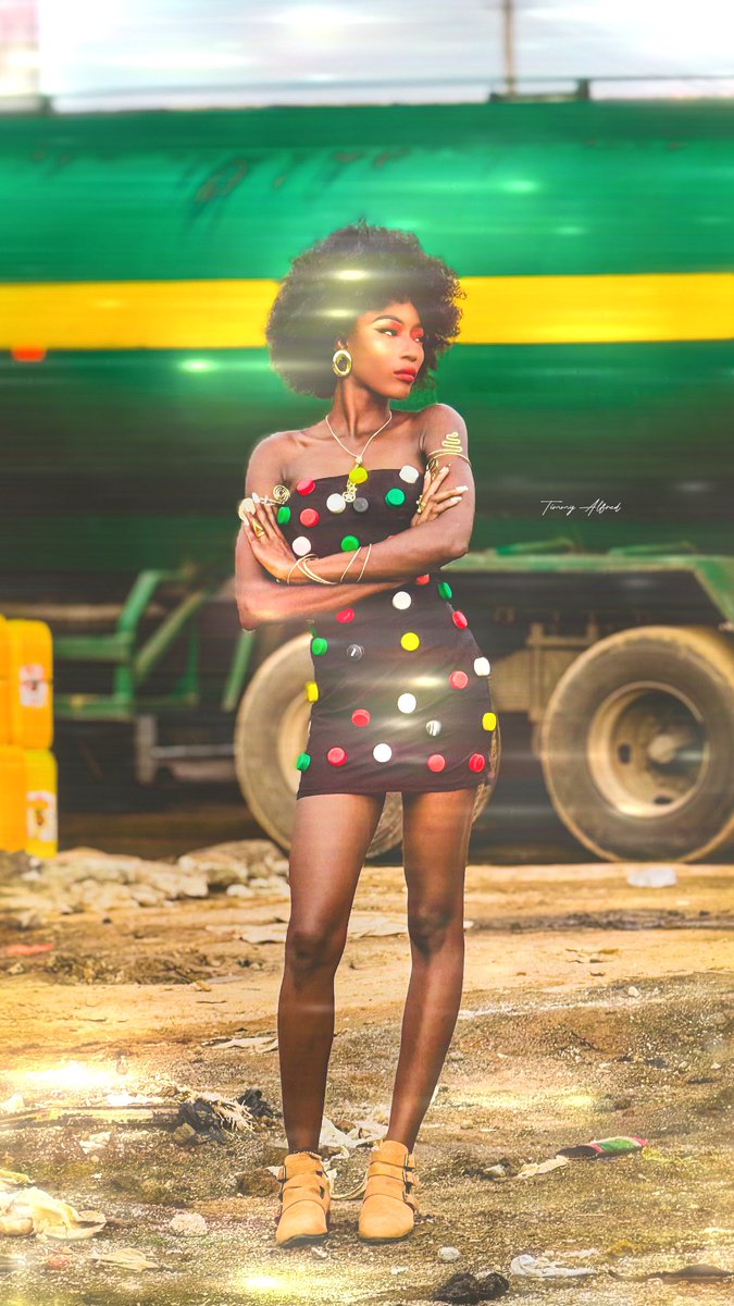 Alfred_Timmy01's tweet photo. Art meets fashion. ✨

A portrait series inspired by creativity, culture, and the beauty of seeing ordinary materials differently. The dress was designed using cover bottles, transforming everyday waste into a bold fashion statement.

📸: Timmy Alfred 

#TimmyAlfred #Photography https://t.co/KD6Mq2Mpv9