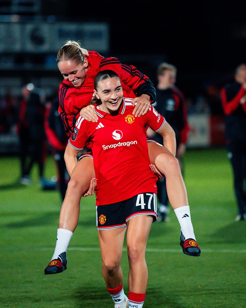 ManUtdWomen's tweet photo. Three wins in a row feels good! 🤩 https://t.co/V4AhnPHmBi