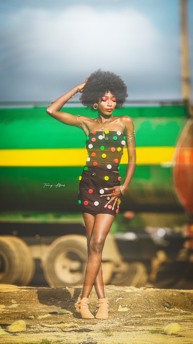Alfred_Timmy01's tweet photo. Art meets fashion. ✨

A portrait series inspired by creativity, culture, and the beauty of seeing ordinary materials differently. The dress was designed using cover bottles, transforming everyday waste into a bold fashion statement.

📸: Timmy Alfred 

#TimmyAlfred #Photography https://t.co/KD6Mq2Mpv9