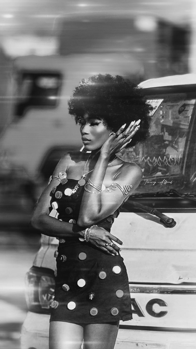 Alfred_Timmy01's tweet photo. Art meets fashion. ✨

A portrait series inspired by creativity, culture, and the beauty of seeing ordinary materials differently. The dress was designed using cover bottles, transforming everyday waste into a bold fashion statement.

📸: Timmy Alfred 

#TimmyAlfred #Photography https://t.co/KD6Mq2Mpv9