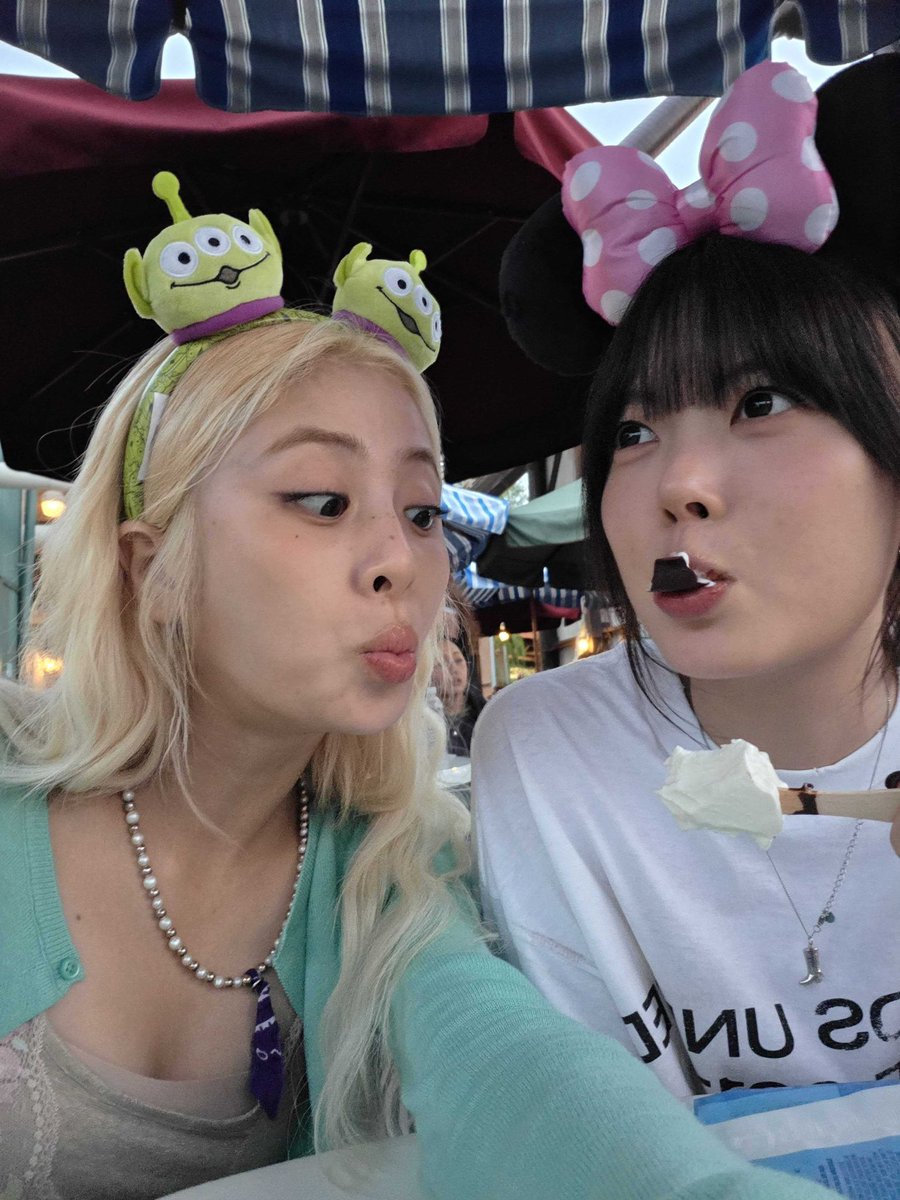 sserapics's tweet photo. #HUHYUNJIN weverse dm update 

A bite? https://t.co/duMqqBWz59