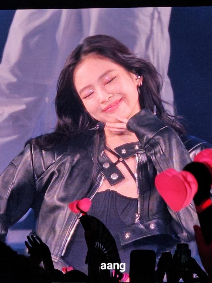 gorg_eousja's tweet photo. jennie on the big screen is a whole different experience https://t.co/Arhfm74G2P