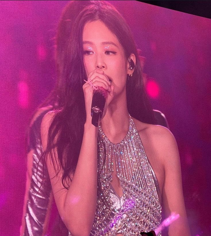 gorg_eousja's tweet photo. jennie on the big screen is a whole different experience https://t.co/Arhfm74G2P