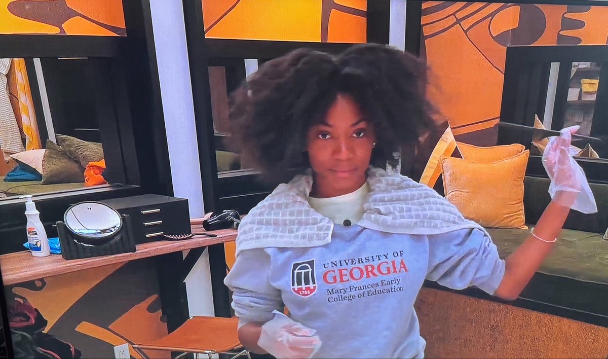 93infinity__'s tweet photo. Watching a black wonan perm her hair on live feeds. Oh Taylor, you don’t know what this means to me 🥹💗
#bb28 https://t.co/zTnQOOR9iX