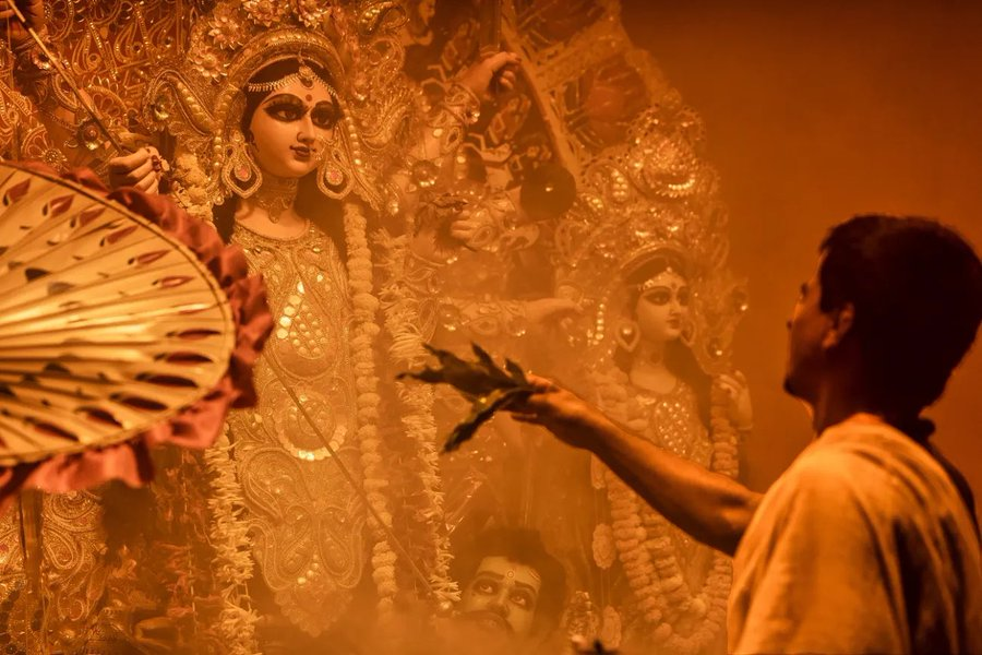 Shreyacodess20's tweet photo. maa is coming🥹🥹💖
#durgapujo #maadurga #navratri https://t.co/UgAJwhjv4X