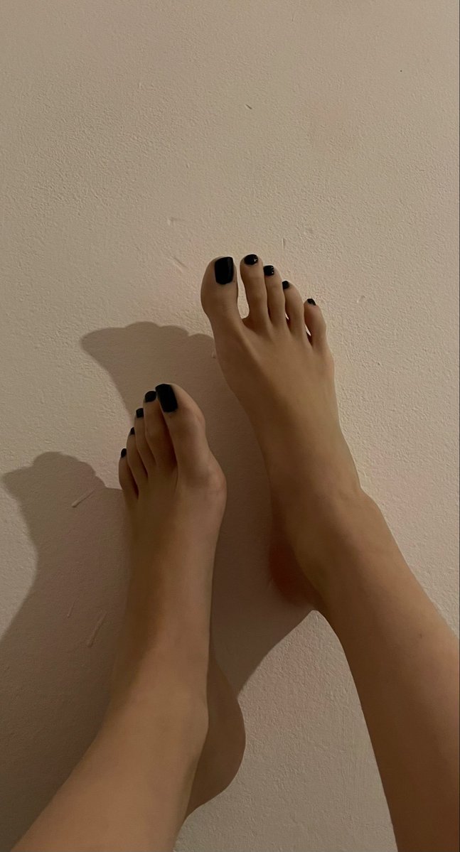 GoddessEmma07's tweet photo. #feetfetısh https://t.co/NMqDxlqy1i