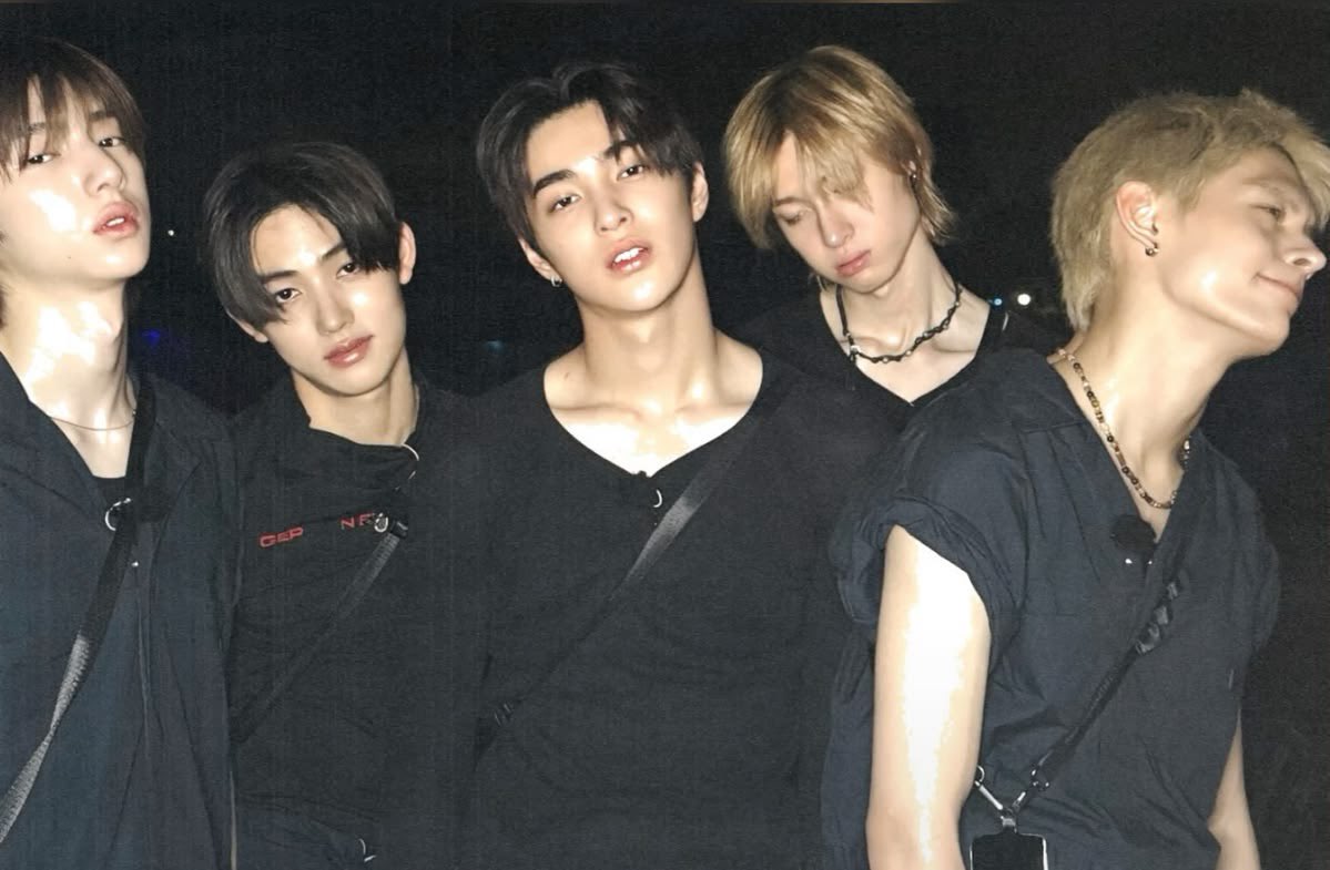 headcoer's tweet photo. the gaggiest ot5 cortis pics to ever exist https://t.co/pNoDo44kuu